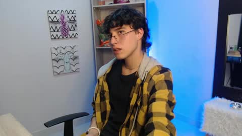 Snapshot of jeam_hot chatting on 01.22.25 jeam_hot online show from 01.22.25