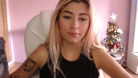 Snapshot of jean_monroe chatting on 12.12.24 Jean online show from 12.12.24