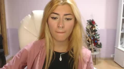 Snapshot of jean_monroe chatting on 03.04.25 Jean online show from 03.04.25