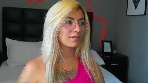 Snapshot of jean_monroe chatting on 09.09.25 Jean online show from 09.09.25