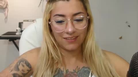 Snapshot of jean_monroe chatting on 10.02.25 Jean online show from 10.02.25