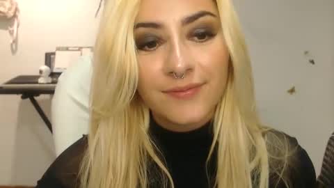 Snapshot of jean_monroe chatting on 10.04.25 Jean online show from 10.04.25