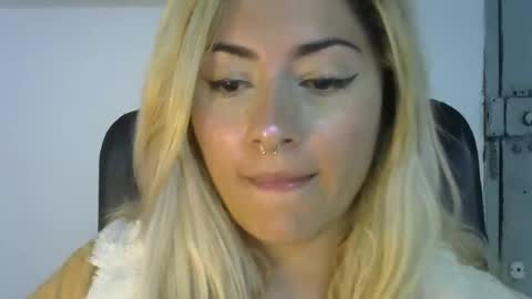 Snapshot of jean_monroe chatting on 10.30.25 Jean online show from 10.30.25