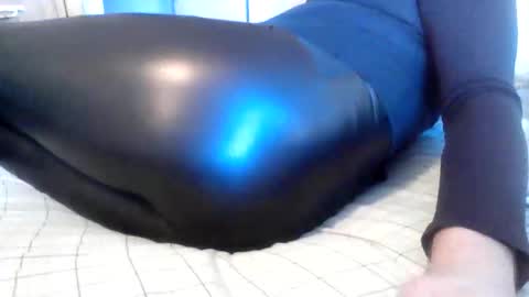 Snapshot of jeanlovesleggings chatting on 10.16.25 Jean online show from 10.16.25