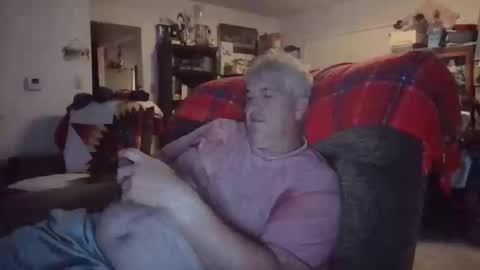 Snapshot of jecko71 chatting on 05.17.26 dadbody71 online show from 05.17.26