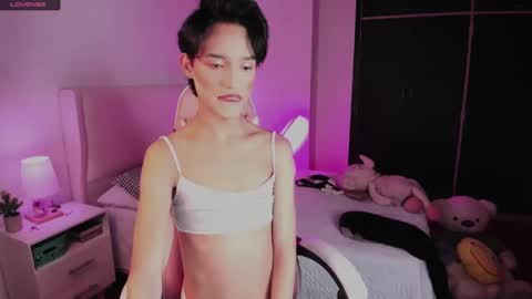  J E V D  online show from 10.16.25