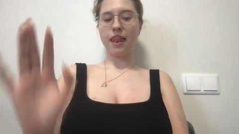 Snapshot of jelly_gum chatting on 04.22.26 Inna online show from 04.22.26