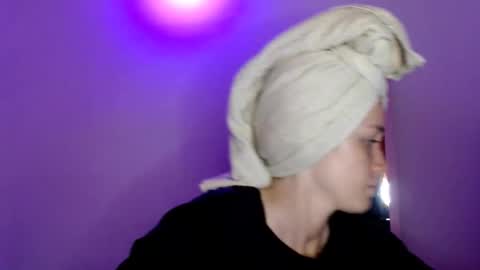 Snapshot of jellyrose chatting on 12.17.25 jellyrose online show from 12.17.25