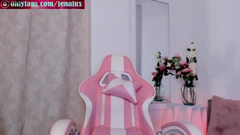 Snapshot of jenalux_ chatting on 12.04.24 Jennalux online show from 12.04.24