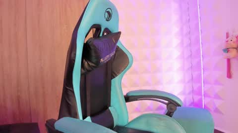 Snapshot of jendralevis chatting on 09.14.25 jendralevis online show from 09.14.25