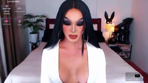 Queen Jenifer online show from 01.16.26