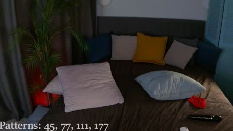 Snapshot of jenifferjenn chatting on 09.29.25 Anna online show from 09.29.25