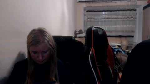 Snapshot of jenisandpeter chatting on 06.01.26 JenisAndPeter online show from 06.01.26