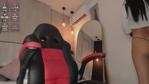 Snapshot of jenmagic chatting on 09.30.25 jenmagic online show from 09.30.25