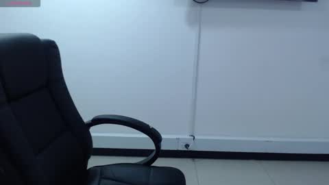 jenn online show from 10.20.25