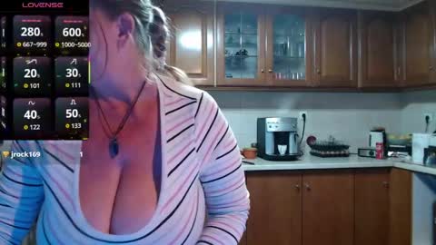 Snapshot of jennadeluxe chatting on 04.23.26 Jenna online show from 04.23.26