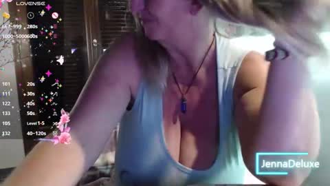 Snapshot of jennadeluxe chatting on 05.28.26 Jenna online show from 05.28.26