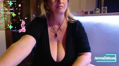 Snapshot of jennadeluxe chatting on 05.31.26 Jenna online show from 05.31.26