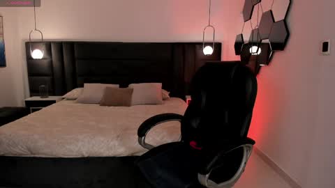 Jenna Olson  online show from 04.11.26