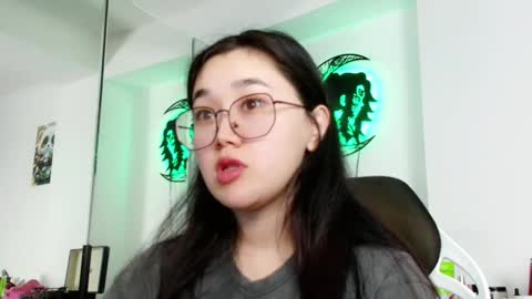 Snapshot of jennatyan chatting on 12.10.24 JENNA online show from 12.10.24