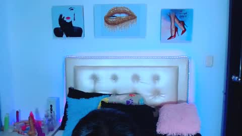 Snapshot of jenng18 chatting on 01.05.25 jenn online show from 01.05.25