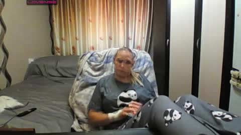Snapshot of jennideep chatting on 06.18.26 JenniDeep online show from 06.18.26