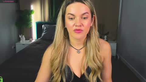 Snapshot of jennifer_perezz chatting on 04.27.26 Jennifer Perezz online show from 04.27.26