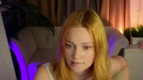 Snapshot of jennifer_shy_ chatting on 06.21.26 Jennifer online show from 06.21.26