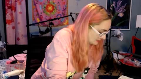 Snapshot of jennifergwen chatting on 03.05.25 Jennifer Gwen online show from 03.05.25