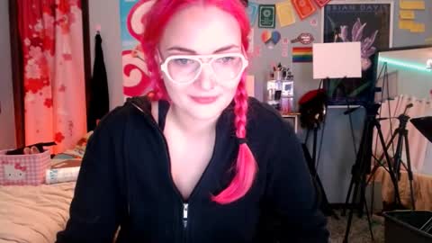 Snapshot of jennifergwen chatting on 10.29.25 Jennifer Gwen online show from 10.29.25