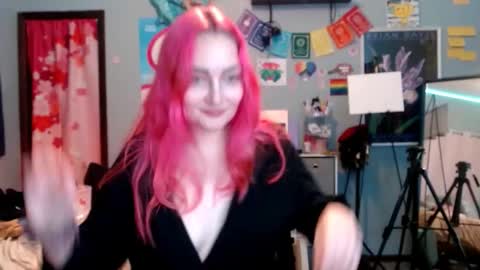Snapshot of jennifergwen chatting on 11.18.25 Jennifer Gwen online show from 11.18.25