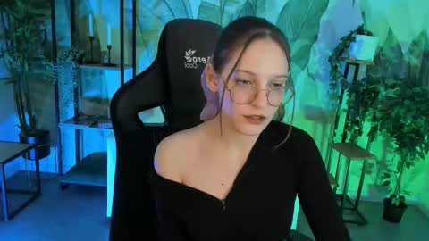 jenniferkiim online show from 12.15.25