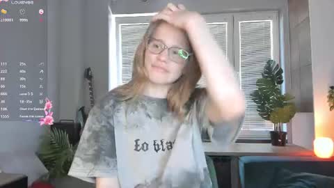 Snapshot of jenniferrakow chatting on 06.23.26 Sofia online show from 06.23.26