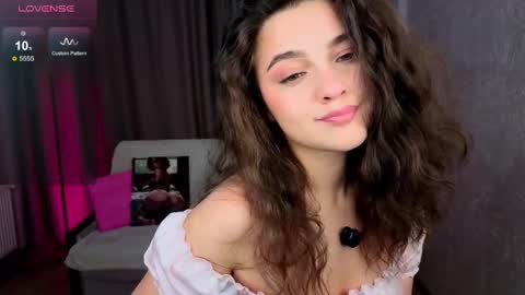 Snapshot of jenny_rosex chatting on 02.15.25 Jenny online show from 02.15.25