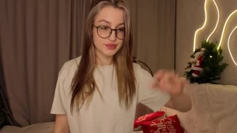 Snapshot of jennyauna chatting on 01.12.26 Lora online show from 01.12.26