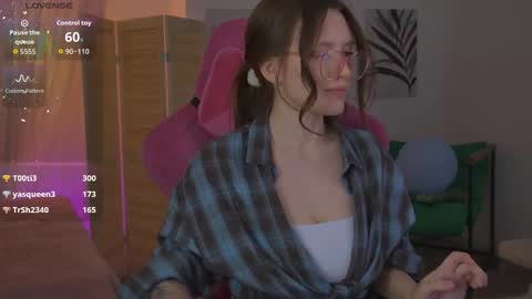 Snapshot of jennydens chatting on 04.18.26 Jenny NO Nude online show from 04.18.26