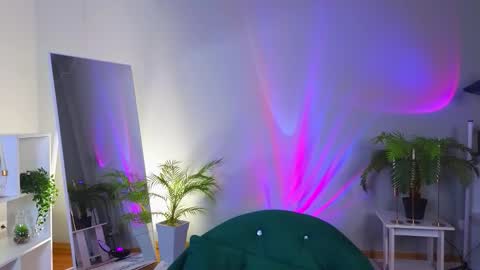 Snapshot of jennyfer_me chatting on 11.10.25 jennyfer_me online show from 11.10.25