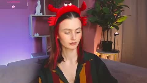 Snapshot of jennyfer_me chatting on 06.11.26 jennyfer_me online show from 06.11.26