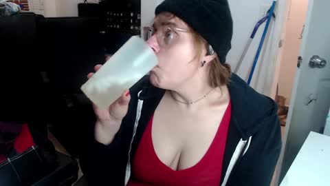 Snapshot of jennyneeds chatting on 12.01.25 theChloeStar online show from 12.01.25