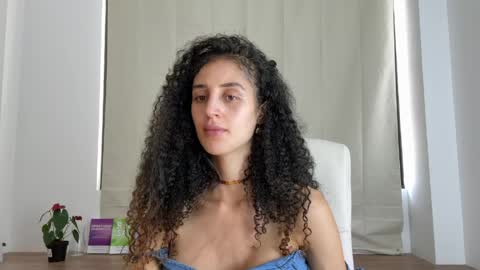 Snapshot of jennytaborda_oficial chatting on 05.26.26 Jenny taborda online show from 05.26.26