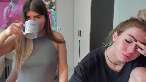 Hi hi We are Jessie and Betti online show from 03.01.25