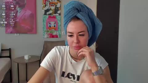 Hi hi We are Jessie and Betti online show from 03.04.25