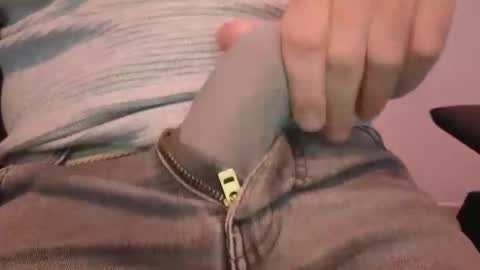 Snapshot of jeremie18cms chatting on 10.31.25 Machine Sperme online show from 10.31.25