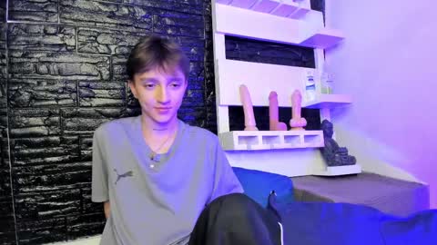 jero independent model online show from 02.20.25