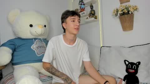 jero independent model online show from 02.20.26