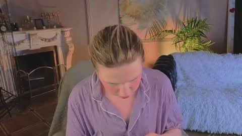 Snapshot of jes_solar chatting on 04.26.26 jes_solar online show from 04.26.26