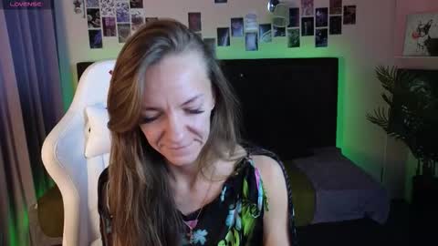 Snapshot of jesica_moon_peachy chatting on 10.11.25 jesica_moon_peachy online show from 10.11.25