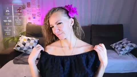 Snapshot of jesica_moon_peachy chatting on 10.18.25 jesica_moon_peachy online show from 10.18.25