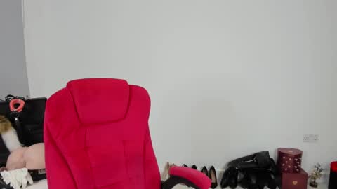 Snapshot of jesicacoper chatting on 12.14.24 MistressJesicaCoper online show from 12.14.24