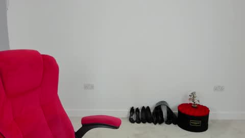 Snapshot of jesicacoper chatting on 01.11.25 MistressJesicaCoper online show from 01.11.25